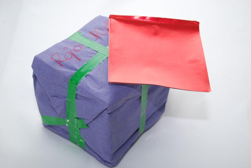 Papel met. color rojo 14 x 14 (pq. 1 kg.)
