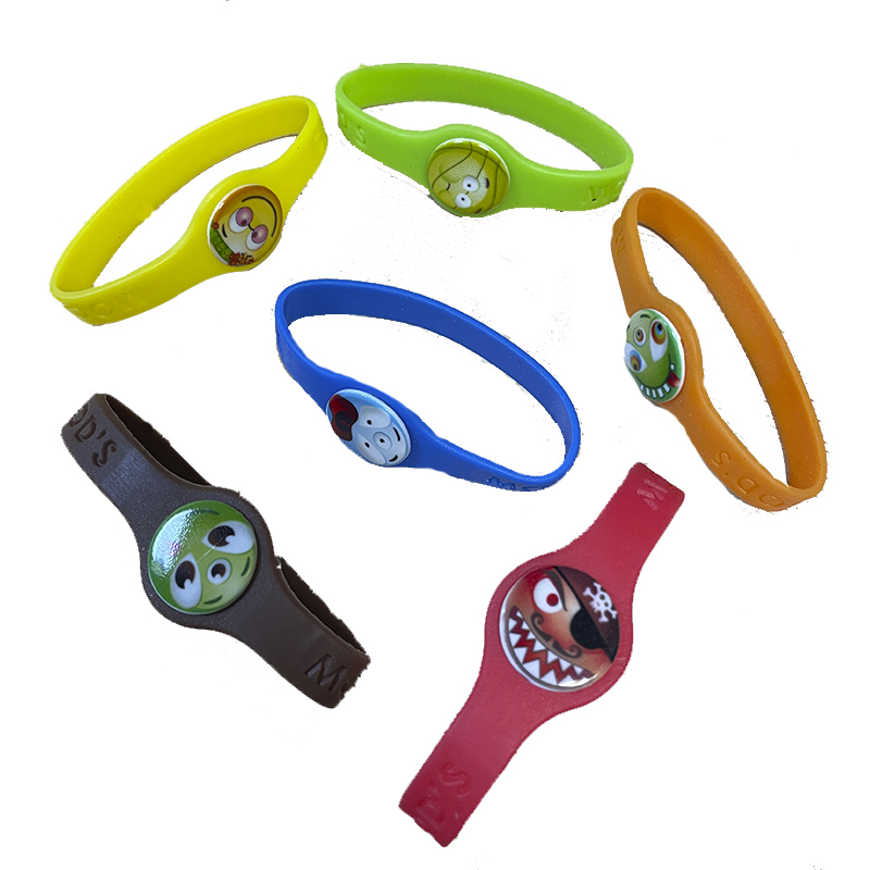 R. pulsera brilla noche plast.roscon (c.50 und) d 6 cm.